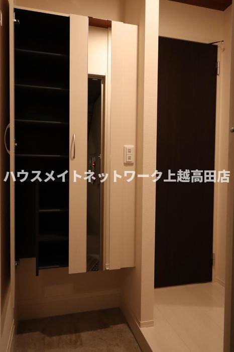 ヴィンヤードの玄関|玄関（間取り反転タイプ103号室参考画像となります。）
