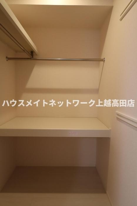 ヴィンヤードの収納|ウォークインクローゼット（間取り反転タイプ103号室参考画像となります。）
