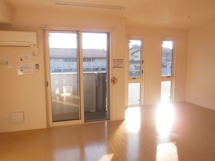 サウスユーコートの居間・リビング|※別号室写真