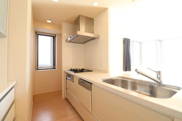 【キッチン】 | 【キッチン】カウンターキッチンとなっており、景色を楽しみながらお料理していただけます◎