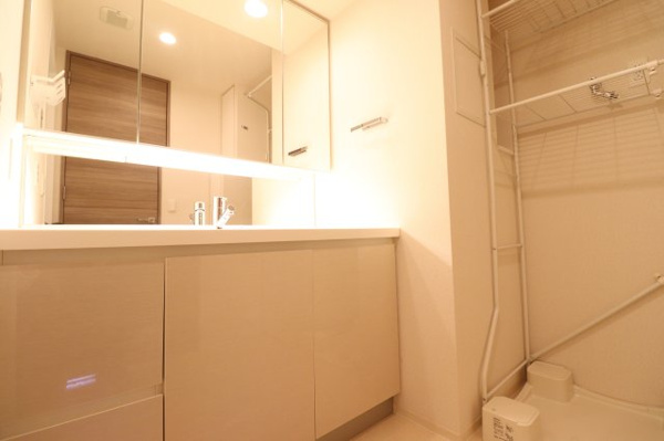 【独立洗面台】 | 【独立洗面台】三面鏡裏収納でたっぷり収納でき洗面台をキレイに保てます◎