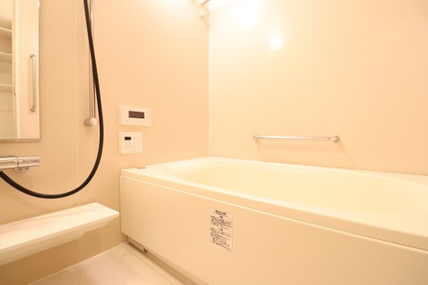 【浴室】 | 【浴室】浴室暖房乾燥機搭載で、毎日の入浴だけでなく、洗濯物干しにも重宝します！