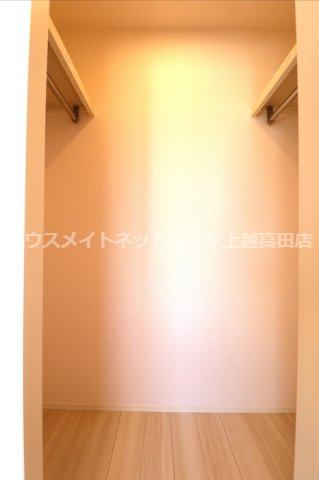 メゾン ド アンソレイエの収納|ウォークインクローゼット