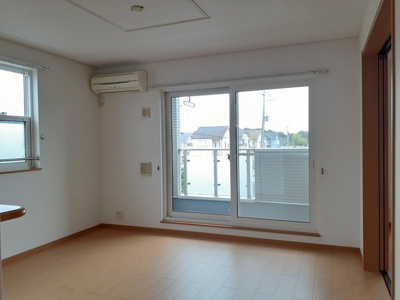 【居間・リビング】 | ペアシティ古河Ⅱ | ゆったりとしたリビングです