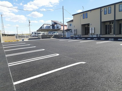 【駐車場】 | クオーレ | 車をお持ちの方に嬉しい駐車場付きの物件です