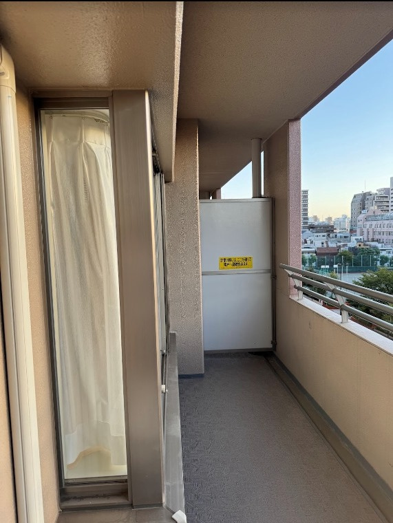 イーストパークス大島・セントラルスクエアのバルコニー