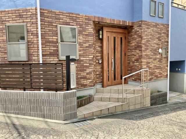 小山戸建のエントランス