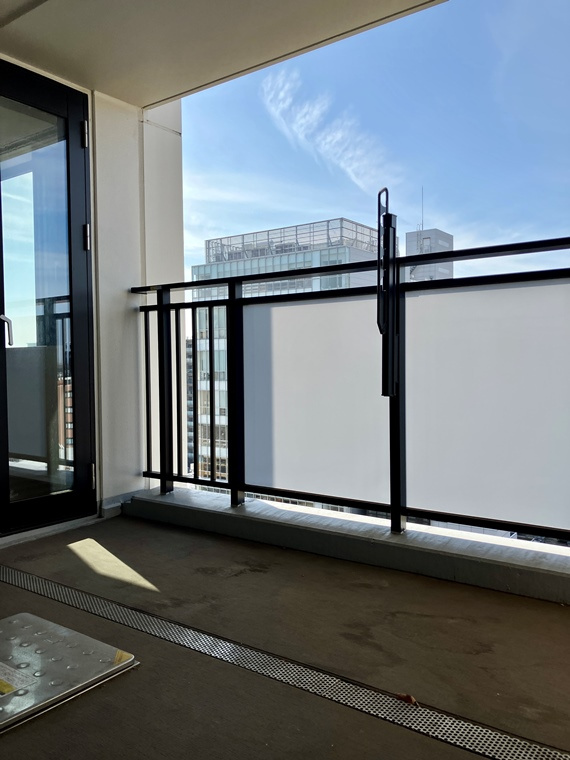 プラウド府中ステーションアリーナのバルコニー