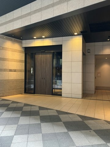 プラウド府中ステーションアリーナのエントランス