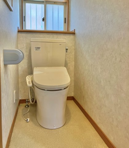 神明町戸建のトイレ