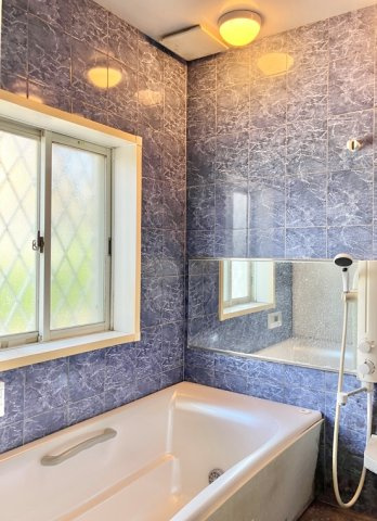 神明町戸建の浴室
