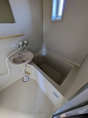 【浴室】 | タウニィ豊後A | 日々の暮らしに欠かせないお風呂です
タウニィ豊後A棟202号室　2022/8/6撮影