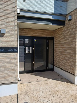 【エントランス】 | フラッツ・トライアングル | エントランスです