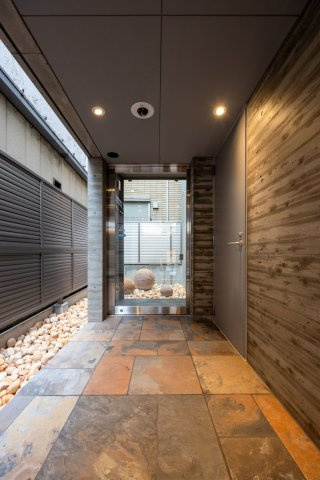 ARROWS EAST　Aのロビー