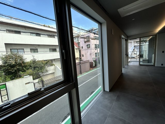 ARROWS EAST　Aのバルコニー