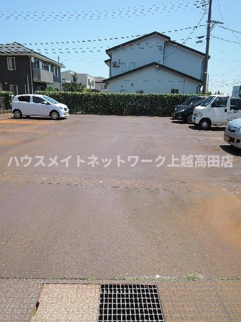 グランシャトー Ⅲの駐車場|消雪付駐車場