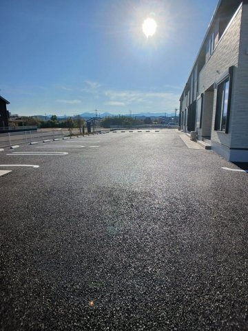 メゾン　アンソレイエ　下之城Ⅰの駐車場