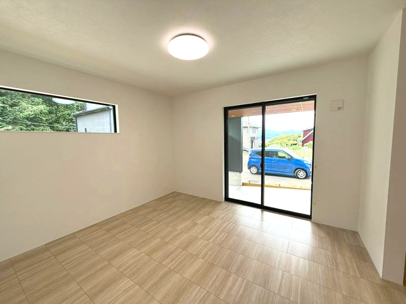 ラフシアNAGANUKIⅡ　新築モデルの内装|吹抜け＆鉄骨階段