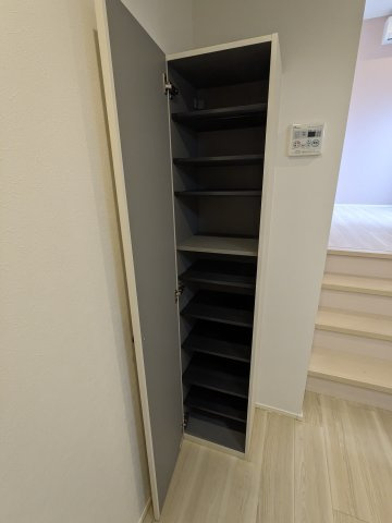 ラグジュアリーレジデンス御器所の玄関|シューズボックス