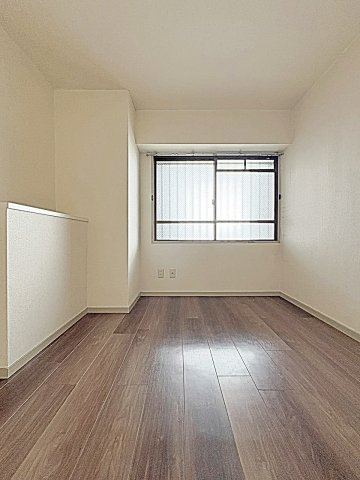 レジデンス南川の洋室