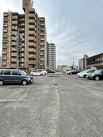 レジデンス南川の駐車場