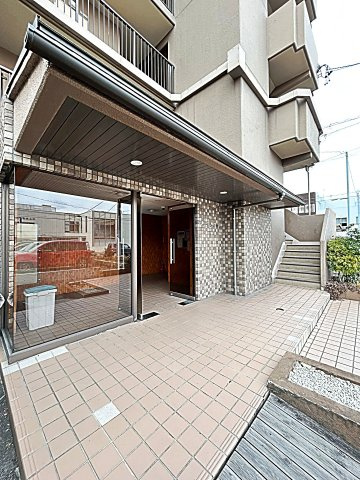 レジデンス南川のエントランス