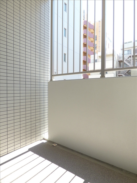 Ｃｏｕｒｔ　ＭＡＲＩＡＧＥのバルコニー|暖かな日差しのふりそそぐバルコニー