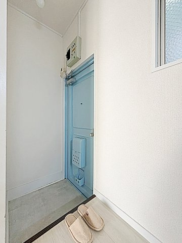 小林ビルの玄関