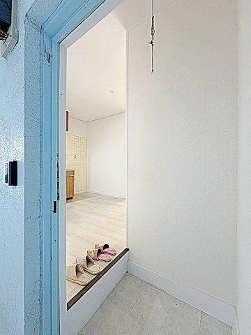 小林ビルの玄関