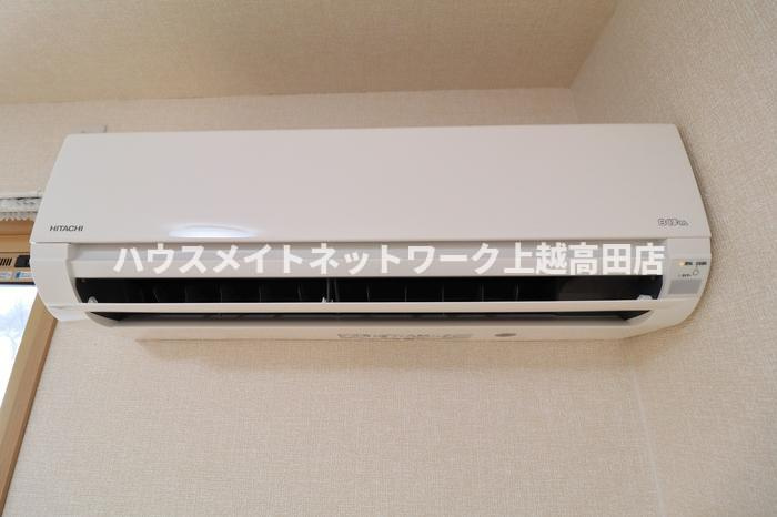 ＣＡＳＡフィオーレの設備|備え付けエアコン（間取り反転タイプ102号室参考画像となります。）