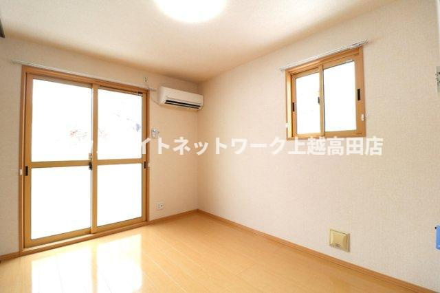 ＣＡＳＡフィオーレの居間・リビング|ＬＤＫ（間取り反転タイプ102号室参考画像となります。）