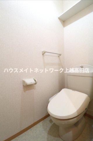 ＣＡＳＡフィオーレのトイレ|収納棚・温水洗浄暖房便座（間取り反転タイプ102号室参考画像となります。）