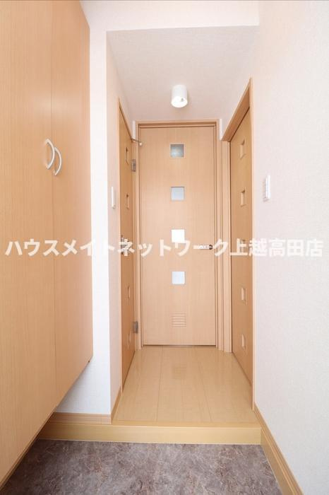 ＣＡＳＡフィオーレの玄関|玄関（間取り反転タイプ102号室参考画像となります。）