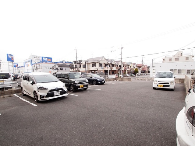 ブルームフォレストの駐車場