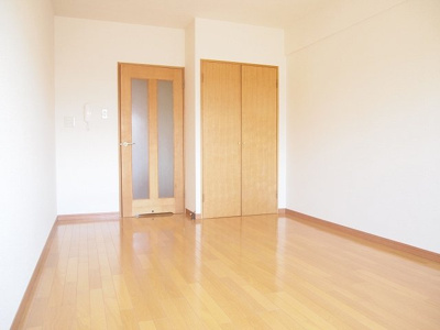 【内装】 | プラボー・パーヒ | 洋室