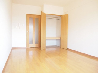 【居間・リビング】 | プラボー・パーヒ | 洋室