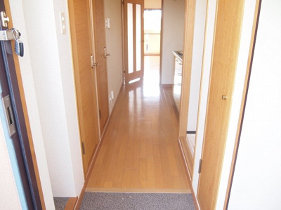 【玄関】 | プラボー・パーヒ | 廊下