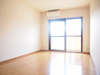 【居間・リビング】 | プラボー・パーヒ | 洋室