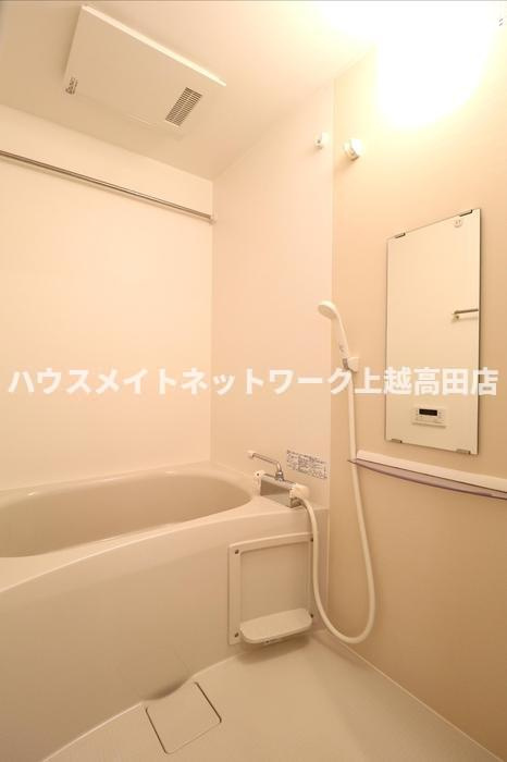 レフィナード Ｃの浴室|浴室