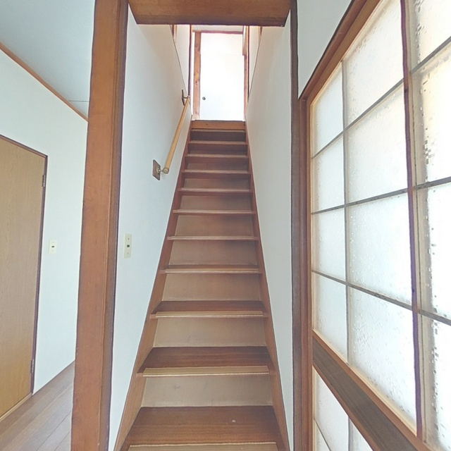 本巣市仏生寺貸家　南のその他|階段