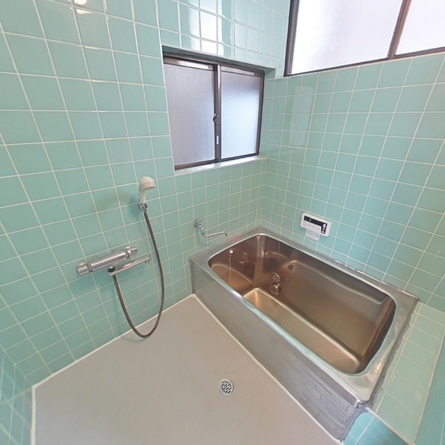 本巣市仏生寺貸家　南の浴室