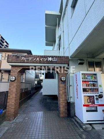 ガーデンハイツ神山のエントランス