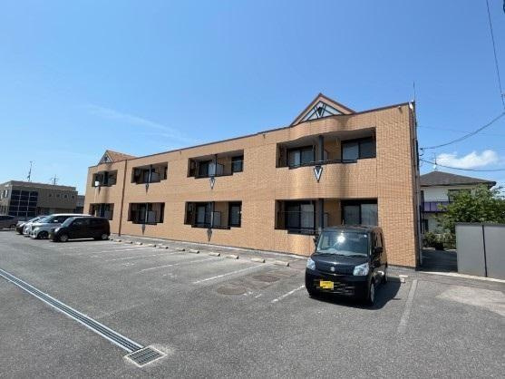 メゾン　グランベルの駐車場