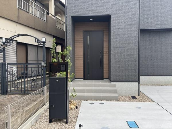 西尾市永吉3丁目01期　全2棟・1号棟の玄関|訪れる人を心地よく迎え入れます。