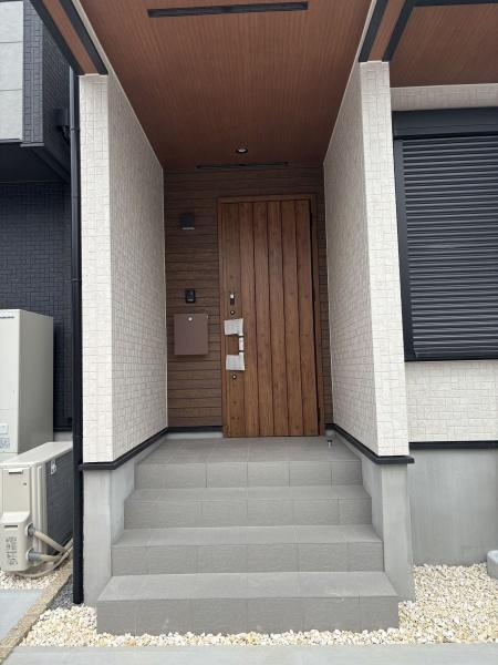 安城市安城町名広　全2棟・2号棟の玄関|訪れる人を心地よく迎え入れます。