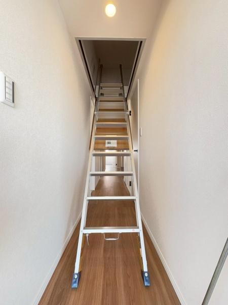 ガーデンテラス白根台９号棟の内装|ご家族の大切な物やキャリーケースなど大きな物まで収納できます！