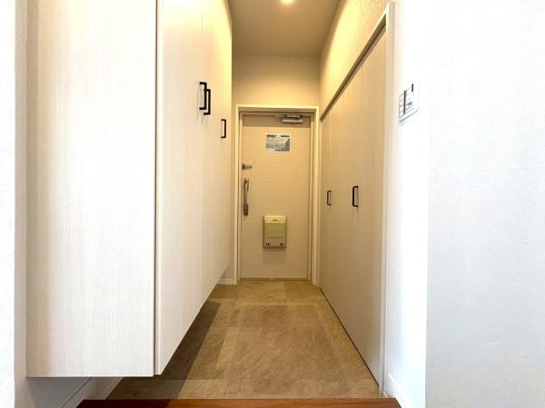 ガーデンテラス白根台９号棟の玄関|玄関スペースです！収納も豊富にできます。