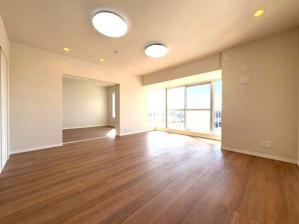 ガーデンテラス白根台９号棟の居間・リビング|前面に棟がなく日当たり＋通風良好です！