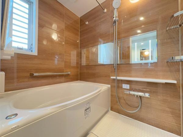 ガーデンテラス白根台９号棟の浴室|ゆったりとくつろげる、一日の疲れを癒やす空間ですね。浴室暖房乾燥機付きです！