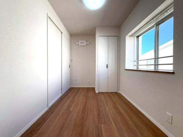 ガーデンテラス白根台９号棟の子供部屋|子供部屋3.8帖！リモート部屋にもお使いいただけます。ご家族の成長に合わせてお部屋の使い方を変更できますね。